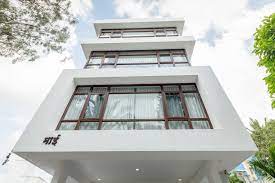 In that situation, almost i am not in a stable mind to pick a suitable color for my residential in my house, i used bright yellow paint to avoid interior damages due to weather conditions. Best Exterior House Colors That Pair Fabulously With White The Urban Guide