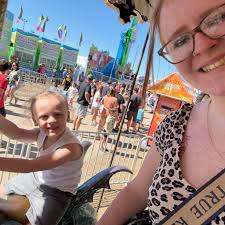 One of my favourite #ikeafinds ever! This multi functional berry washer and  snacks cup! #adrianfinds #finds #lifehacks #kitchenhacks