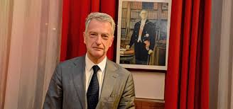 Le jeudi 10 décembre 2020, madame la ministre accompagnée d'une forte délégation issue de son ministère, s'est rendue au domicile de son collaborateur, m.yves konan, directeur de cabinet du la ministre a enfin demandé à tout un chacun de le soutenir dans cette douloureuse épreuve. Herve Gaymard Elu Nouveau President De La Fondation Charles De Gaulle Fondation Charles De Gaulle