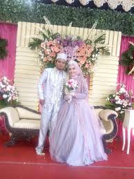 Kebutuhan akan baju pengantin bisa dikatakan sebagai faktor pendukung kesuksesan suatu pesta pernikahan dengan baik dan sempurna. Sewa Baju Pengantin Sumedang Sewa Gaun Pengantin Sumedang