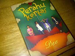 Her next novel perahu kertas will be coming out soon in 2009. Inilah Review Novel Perahu Kertas Karya Dewi Lestari Dee