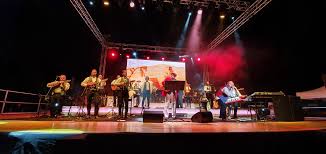 All renzo arbore e l'orchestra italiana lyrics sorted by popularity, with video and meanings. Pubblico Immenso A Jenne Per Il Grande Concerto Di Renzo Arbore E L Orchestra Italiana Confinelive