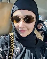 Durefishan begging her Hajj journey as she shares a soulful video of Masjid-ul-Haram from the the holy city of Makkah. #durefishan #hajj #yumnazaidi #bilalabbas #ayezakhan @durefishans