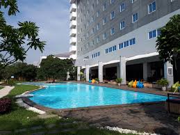 Biaya yang perlu dikeluarkan untuk masuk ke kolam renang yaitu sebesar. Kolam Renang Aston Hotel Cirebon Akwnulis