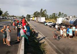 A greve dos caminhoneiros está provocando o desabastecimento de supermercados, feiras e sacolões. Bahia Ba