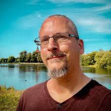 ChatGPT-5 config reveals freshness scoring and reranking"