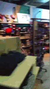 Gif El Flipping Off A Fan Who Was Probs Being A Jerk To Her Sassy Gf For A Sassy Bf Perfect I Love One Direction One Direction Fandom 1d Quotes