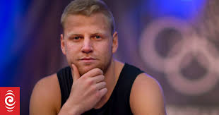 NZ freestyle skiers storm into Games halfpipe final