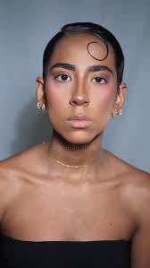 Curso de Automaquillaje en la ciudad de Quito Aprende a maquillarte para  todos tus eventos. Aprenderemos a realizar un maquillaje de día y uno de  fiesta. Fecha: Sábado 2 y Domingo 3