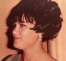 Sandra Beeson's Instagram, Twitter & Facebook