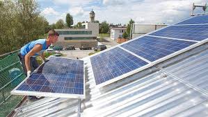 Programul privind instalarea sistemelor de panouri fotovoltaice pentru producerea de energie electrică, în vederea acoperirii necesarului de consum și livrării surplusului în rețeaua națională va demara pe data de 10 septembrie. S A Dat Startul In Noul Program Casa Verde Monitorul De NeamÈ› È™i Roman