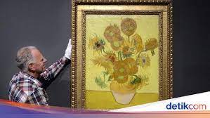 Tetapi pada tahun 2014, dua lukisan ini diperebutkan untuk pameran khusus di london. Lukisan Sunflowers Van Gogh Di Amsterdam Direstorasi