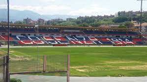 Lo stadio comunale di cosenza sorge in contrada san vito, sulla riva destra del torrente campagnano, su il 1° novembre 1967, lo stadio san vito ospita la nazionale italiana di calcio. Il Cosenza Sospende L Abbonamento A Un Tifoso Niente Stadio Per L Intera Stagione Tifo Cosenza