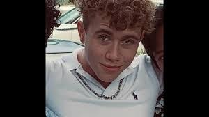 Kelly Stringfellow's Instagram, Twitter & Facebook