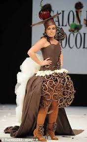 Imagine If You Could Turn Chocolate Into A Chocolate Haute Couture Dress Every Year The Annual Salon Du Chocolat In Pa Fashion Chocolate Fashion Fashion Event