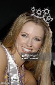 19 Miss Usa 2004 Shandi Finnessey First Public Appearance At The Fdny  Enigine 39 Ladder 16 Stock Photos, High-Res Pictures, and Images