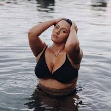 Yasmine Minovski - new AGT model - Plus-Size Models - Curvage