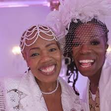 I can't believe my phone died. I didn't get to take more photos at the  white party....