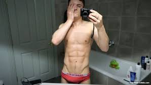 Tom Daley Looking Hot & Bulgy During Workout - Gay-Male-Celebs.com