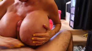 Milf mit riesentitten wird gefickt (halsfick, sex, zungenanal, tittenjob)