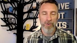 David and Goliath: Underdogs, Misfits, and the Art of Battling Giants:  Gladwell, Malcolm: 9780316204378: Amazon.com: Books