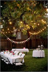 Diese Diy Gartenparty Dekoration Verleiht Ihrer Sommer Party Atmosphare Diy Deko Diy Garten Dekoration In 2020 Diy Garden Party Backyard Party Decorations Outdoor Graduation Parties