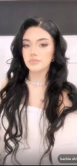 خطوبة إيناس وموزو: إطلالة نايا المميزة