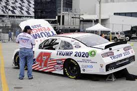 The race ended under nascar overtime after an accident with three laps remaining. Trump Takes Daytona 500 Warmup Lap In Presidential Limousine Washington Times