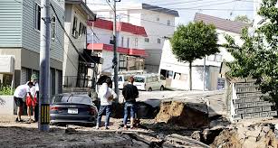 Plattorna kan röra sig med en hastighet av flera centimeter per år. 8 Sidor Flera Doda I Jordbavning I Japan