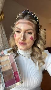 What sunscreen is everyone using under your Seint makeup?