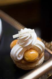 La Maison Angelina Sublime Le Saint Honore Grand Classique De La Patisserie Francaise Grace A Une Pate Feuilletee Croustillante De Petits Choux Caramelises