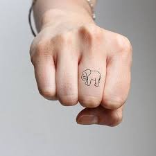 1001 Finger Tattoo Ideen Und Ihre Bedeutung Tattoo Elefanten Tattoo Ideen Elefant Tattoo Klein