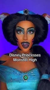 Jasmin Days's Instagram, Twitter & Facebook