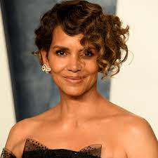 Halle Berry Had the Perfect Response to an Ageist Tweet About Her Latest Nude  Photo | Glamour
