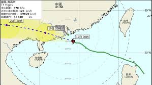 澳門氣象局在晚上7時發出一號風球。預料一號風球將在晚間維持。三號風球在3日晚間至4日清晨發出可能性較低至中等。在下午5時熱帶低氣壓 集結在澳門西南偏西約 320 公里，正緩慢移動。 熱帶低氣壓目前正集結在廣東西部沿岸，未來兩三日將會有所增強並向東移動橫過南海北部，為廣東沿岸帶來. æµ·é«˜æ–¯é¢¨çƒ æ¾³é–€10è™Ÿé¢¨çƒæ¸¯ç æ¾³å¤§æ©‹å°é–‰éƒ¨ä»½åœ°å€æš«åœä¾›é›» é¦™æ¸¯01 å¤©æ°£
