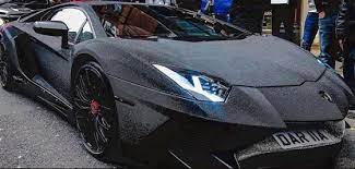 A fehér countach, amivel lamborghini járt. Auto Fiatal Orosz Milliardos No Es Van Egy 2 Millio Darab Swarowskival Kirakott Lamborghinije Hvg Hu