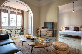 Gelegen aan de middellandse zee geniet ze bijna het hele jaar van een warm en zonnig klimaat en een cultureel leven waar maar weinig steden aan kunnen tippen. Bailen Style Apartment Apartment In Barcelona For 5 People