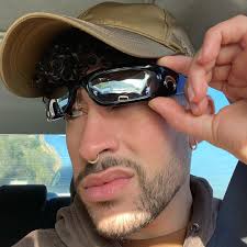 Yonaguni es el segundo sencillo que bad bunny lanza durante el año 2021. Xk8izt6euriwvm