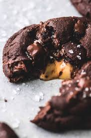 Biscuits Au Chocolat Double Farcis Au Caramel Sale Lecremedelacrumb Com Double Chocolate Cookies Chocolate Cookies Lemon Cake Mix Recipe