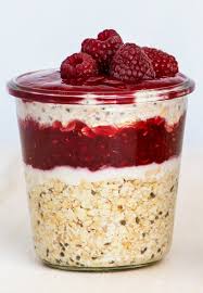 Overnight Oats Himbeer Chia Haferflocken In Ein Schraubglas Oder Eine Schussel Fullen Die Gewunscht Overnight Oats Rezept Lecker Gesunde Rezepte Fruhstuck