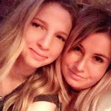 Andrea Blakely (@andreuuhB)