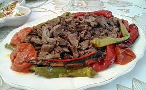 İskender i̇skenderoğlu ve evlatları, 1867'den gelen i̇skender kebap lezzetinin resmi temsilcisi. Iskender Rezept Turkische Rezepte