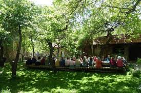 Gerne auch ländlich mit schönem garten. Romantisches Essen Im Garten Bild Von Armenien Asien Tripadvisor