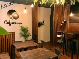 Contrairement à l'architecte d'intérieur, il ne recourt pas à de gros travaux. Reussir La Decoration Interieure D Un Cafe Bar Interieur Essentiel