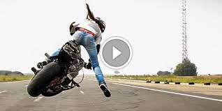 She Has No Heart And Soul Fearless Sarah Lezito Is Definitely The Best Stunt Rider I Have Seen Stunts Stunt Bike Motorcycle Girl