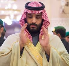 الأمير الوليد بن طلال يحمل جثمان والده الراحل الأمير طلال بن عبدالعزيز. Ø®Ø§Ø¯Ù… Ø§Ù„Ø­Ø±Ù…ÙŠÙ† ÙŠØ¤Ø¯ÙŠ Ø§Ù„ØµÙ„Ø§Ø© Ø¹Ù„Ù‰ Ø§Ù„Ø£Ù…ÙŠØ± Ø·Ù„Ø§Ù„ Ø¨Ù† Ø¹Ø¨Ø¯Ø§Ù„Ø¹Ø²ÙŠØ² ØµØ­ÙŠÙØ© Ù…ÙƒØ©