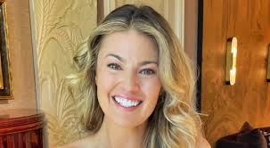 VIDEO: CBS Reporter Amanda Balionis Drove The Internet Wild With Her  Braless Christmas Outfit