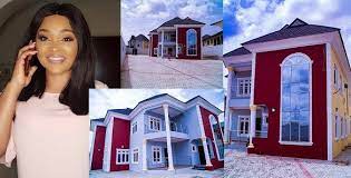 Nollywood actress mercy aigbe who recently reacted to a report indirectly alleging that she is having an affair with governor and was given mansion, has decided to flaunts the interior design of the house. My House Was Bought By Hard Work Not By Governor Mercy Aigbe