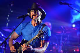 Trace Adkins Did WHAT Naked? A Country Star Becomes a Daddy Again and more  [Country In 60 VIDEO]