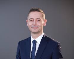 Statul vrea să le ofere tinerilor împrumuturi fără dobândă pentru educaţie, sănătate, sport şi cultură. Interviu Sergiu Manea Bcr ReconsiderÄm Strategia Pentru Profit Ro